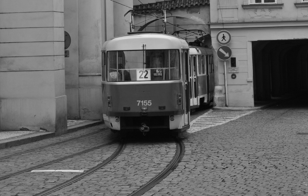 ŽENE DOBIJAJU SVOJU ŠANSU : U Beogradu sve više žena vozača GSP, tramvajima upravlja više od njih 100